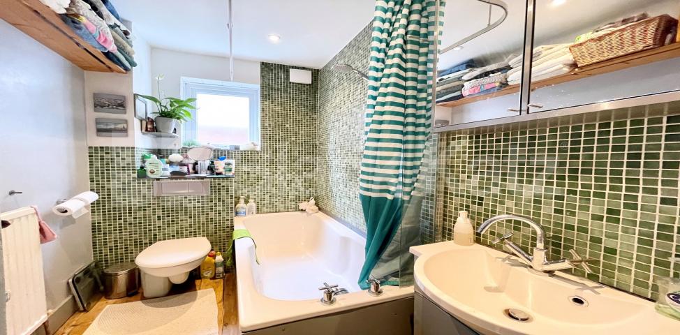 Offering approximately 710 Sq. Ft. of living and entertaining space Ashurst Gardens, Brixton Hill